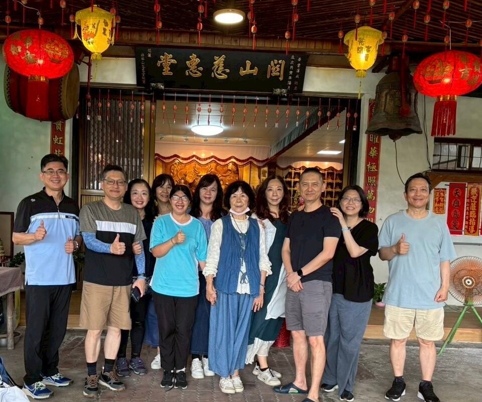 紅燈籠下的男人